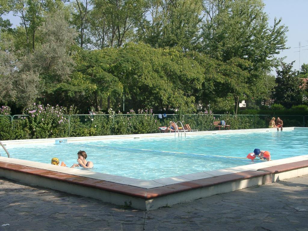 Residence 3 D Lido di Spina Bagian luar foto