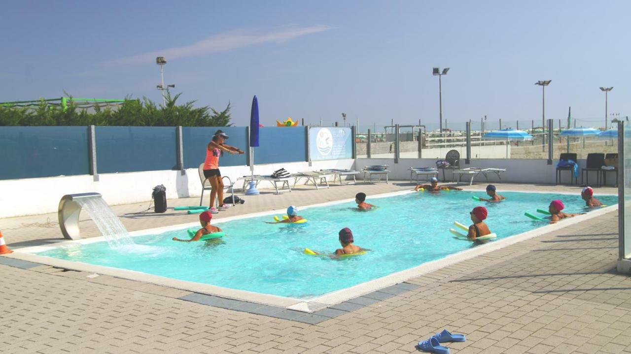 Residence 3 D Lido di Spina Bagian luar foto